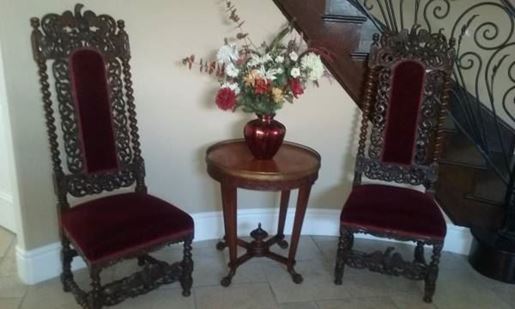 Image sur Hall chairs