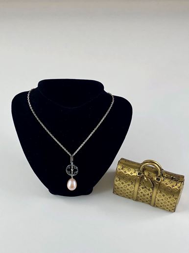 Изображение Louis Vuitton Pearl Idylle Blossom Necklace