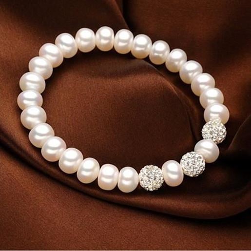 Picture of Venus Italian Pearl Bracelet - With 3 Crystal Moon Beads