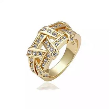 Picture of NYSA The Swarovski Crystal Cocktail Ring In Gold And Rose Gold