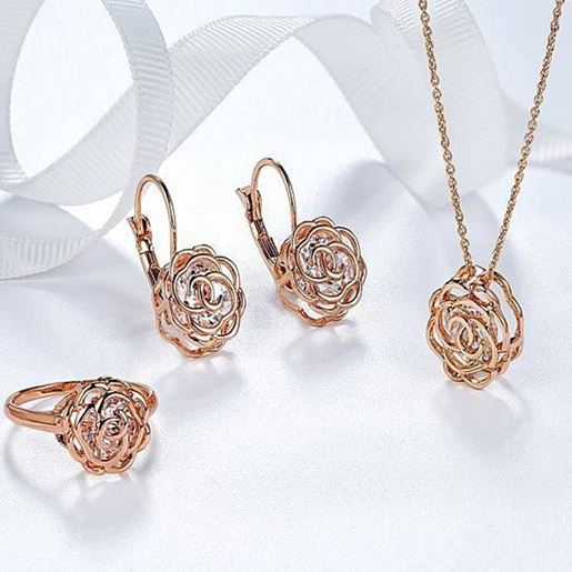 Picture of Rose Is A Rose Set Of Ring,Earrings and Pendant With Chain In 18kt Rose Crystals In White Yellow And Rose Gold Plating