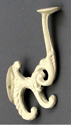 Picture of WHITE VICTORIAN HOOK SET/2