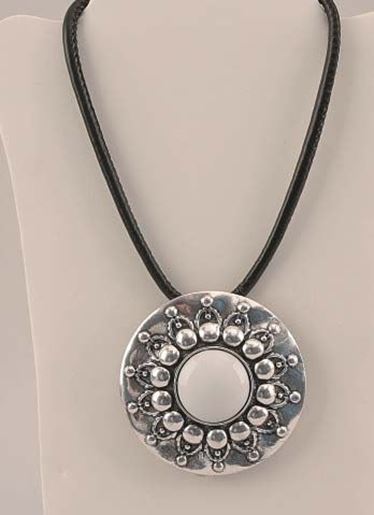 Picture of Silver Tone Pendant Necklace