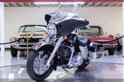 Picture of A 2010 Harley Davidson Street Glide FLHX