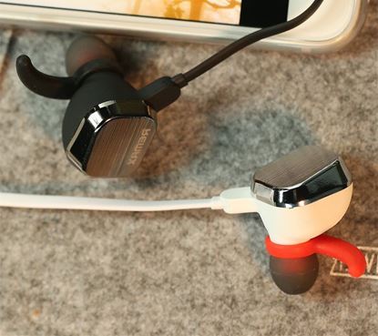 Picture of Magnetic Bluetooth headset