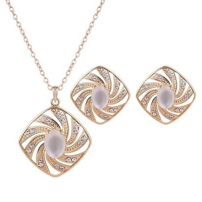 Picture of Elegant Jewelry Set Rhinestone Pearl Windmill Earrings Necklace Set