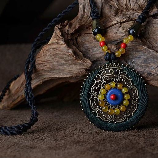 Picture of Ethnic Agate Flower Pendant Necklace