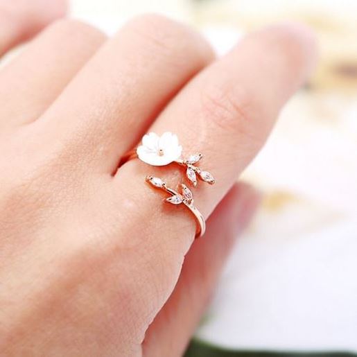 Picture of Delicate Shell Flower Zircon Ring