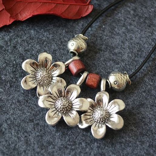 Picture of Daisy Wood Beaded Long Necklace