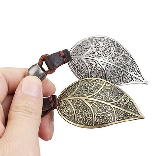 Picture of Geometric Leaf Pendant Sweater Chain