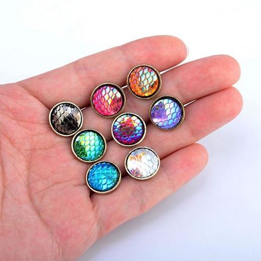 Picture of Fish Scale Polarized Light Stud Earrings