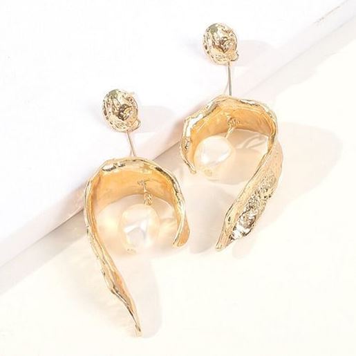 Picture of Irregular C-shaped Earrings