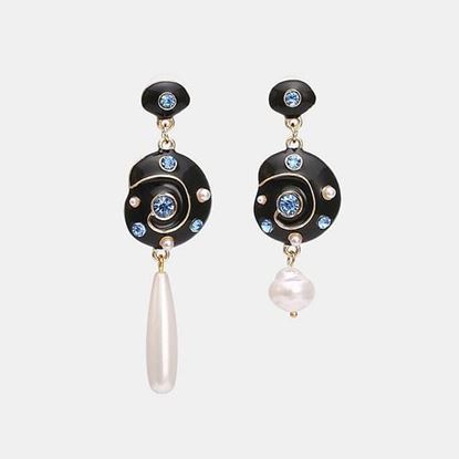 Picture of Black Conch Dripping Pearl Earrings