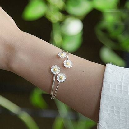 Picture of Double Daisy Bracelet