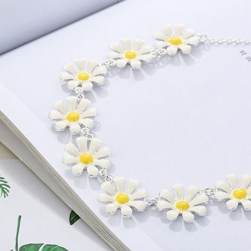 Picture of Daisy Tassel Necklace