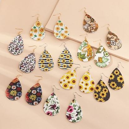 Picture of Daisy Water Drop Earrings