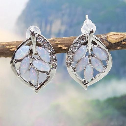 Picture of Rhinestone Leaf Stud Earrings