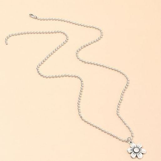 Picture of Stereoscopic Flower Necklace