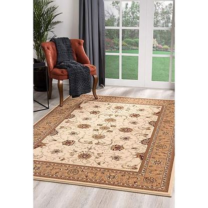 Foto de 7' x 9' Cream and Tan Ornate Border Area Rug