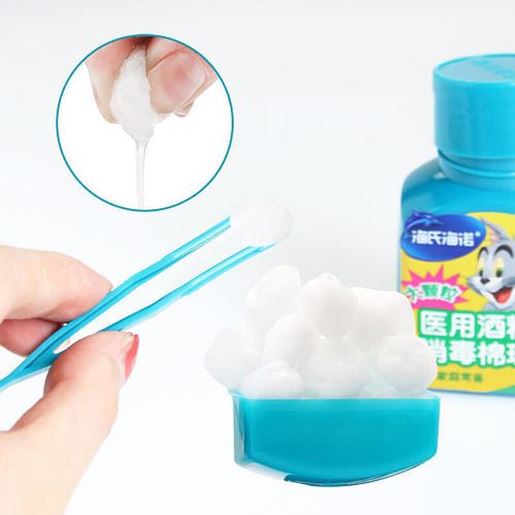 Foto de Disposable Alcohol Cotton Balls