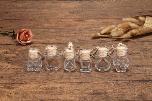 Picture of 6ML 10Ml Variety of car pendants, perfume bottles, empty bottles