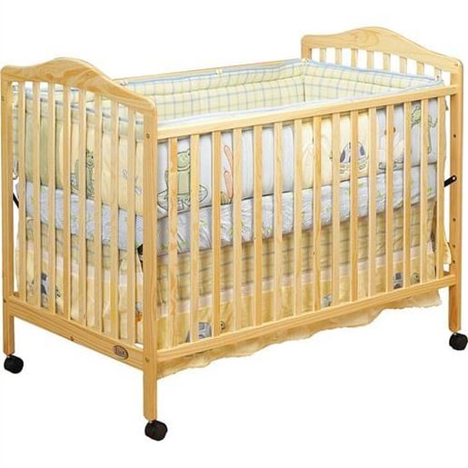 Image sur Farmhouse Natural Wood Convertible Crib Toddler Bed with Locking Caster Wheels