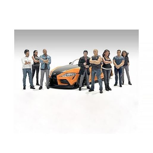 Image sur "Car Meet 3" 8 piece Figure Set for 1/18 Scale Models by American Diorama