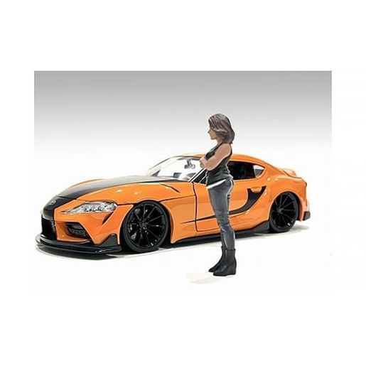 Image sur "Car Meet 3" Figure 2 for 1/18 Scale Models by American Diorama
